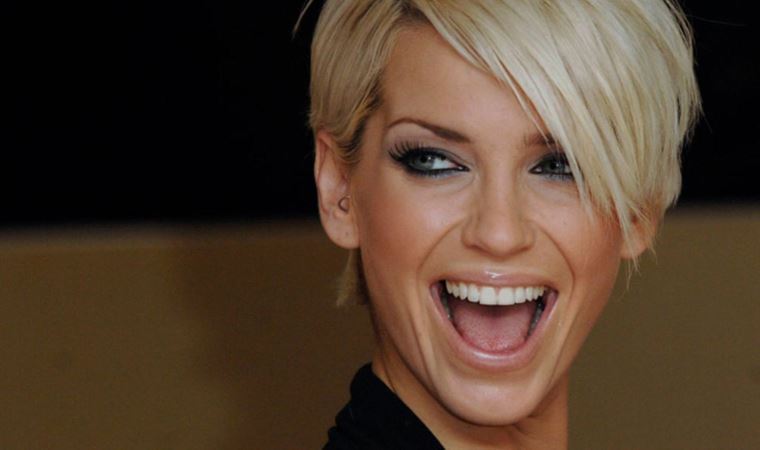 Yaşamını yitiren ünlü şarkıcı Sarah Harding kimdir?