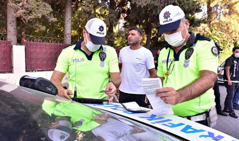 Polis, okul çevresindeki iş yerlerini narkotik köpeklerle aradı