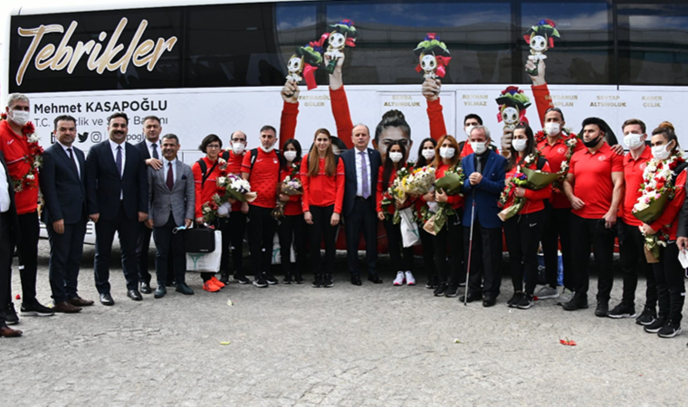 Paralimpik Oyunları’nda madalya alan sporcularımız  yurda döndü