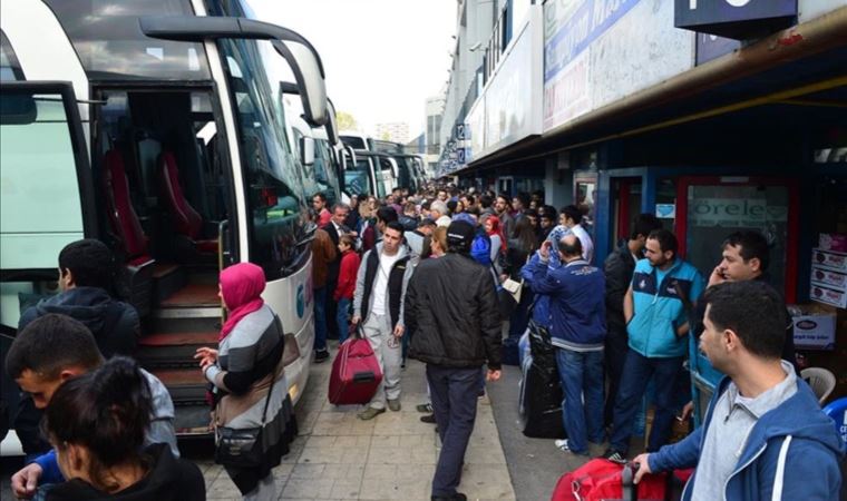 İzmir'de 18 yaşından küçüklere seyahat için bilet satışı yasaklandı