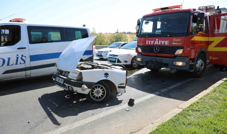 Direğe çarpan otomobil ikiye bölündü: 2 ölü, 2 yaralı