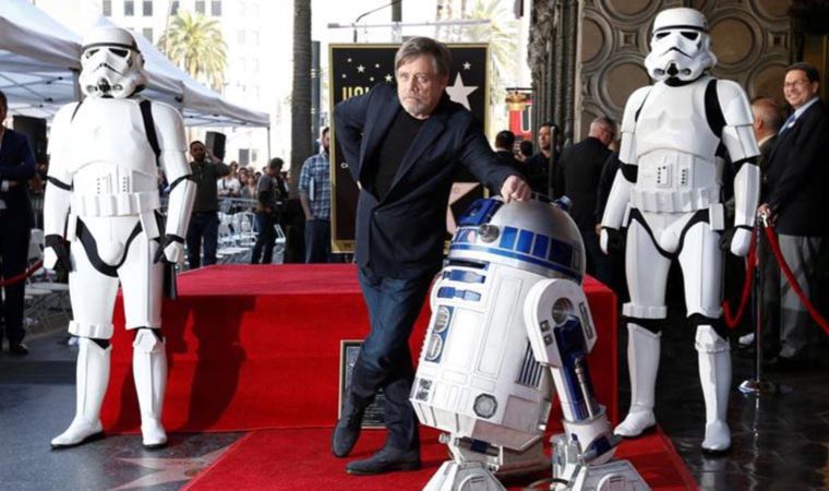 Star Wars oyuncusu Mark Hamill sadece adını tweetleyerek binlerce beğeni aldı