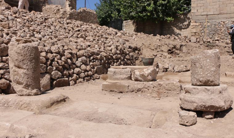 Perre Antik Kenti'ndeki kazılarda sütun ve yazıtlar bulundu