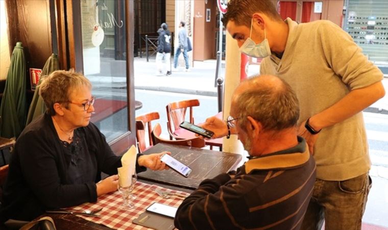 Fransa'da Meclis Covid-19 aşı kartıyla ilgili yasa tasarısını kabul etti