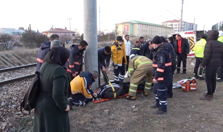 İşçileri taşıyan midibüs şarampole devrildi: 15 yaralı