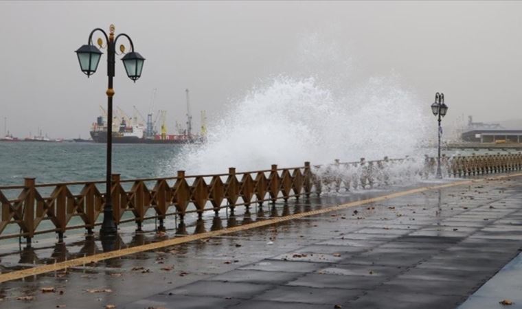 Marmara Denizi'nde ulaşıma lodos engeli