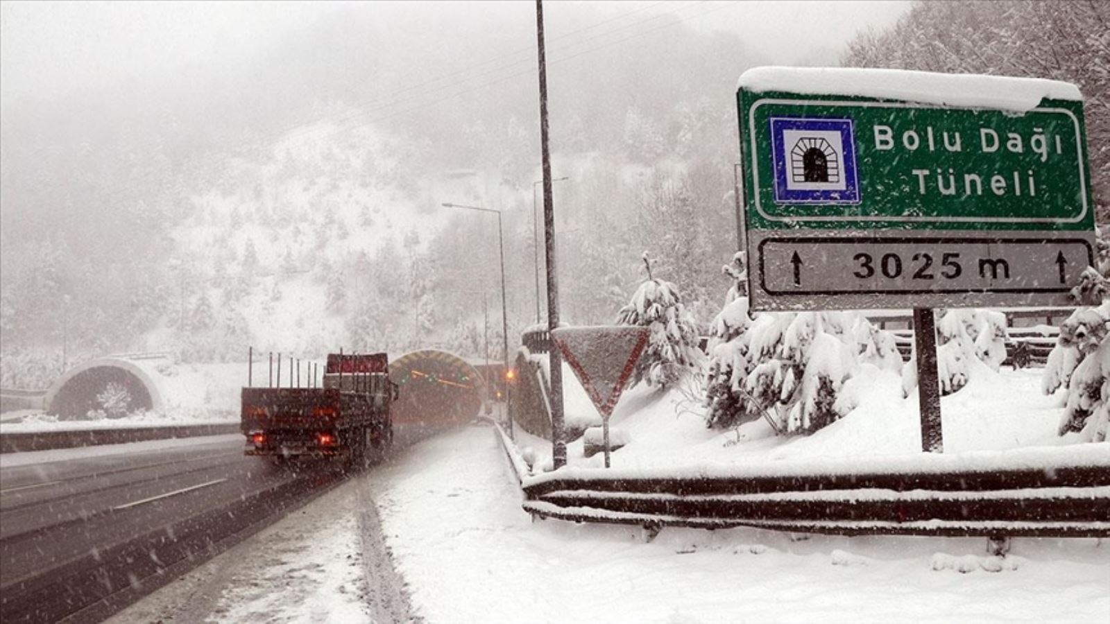 Son dakika |  D-100 kara yolu Bolu Dağı geçişi ulaşıma kapatıldı