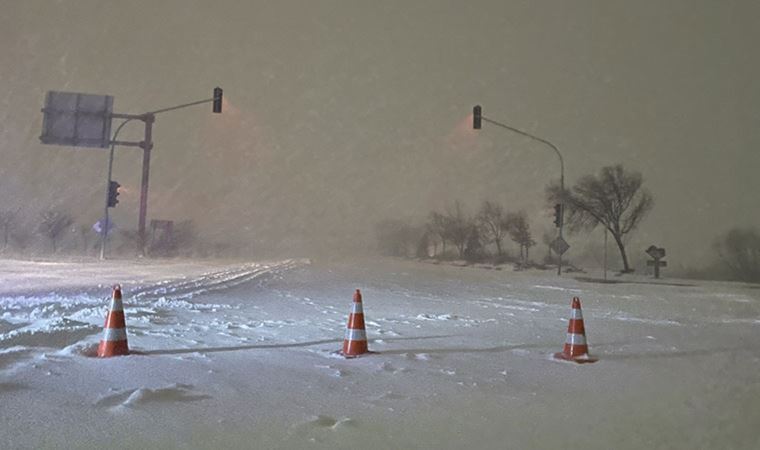 Konya'da kar nedeniyle kara yolları trafiğe kapatıldı