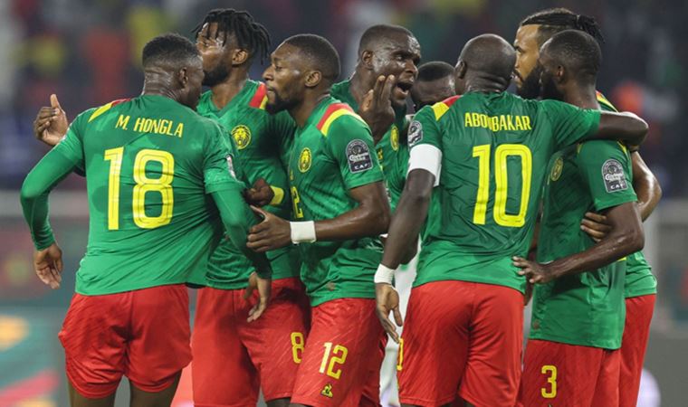 In the African Cup of Nations, Comoros was eliminated by Cameroon with 10 players in the game without a goalkeeper.