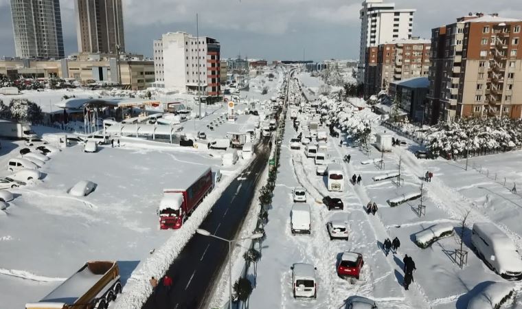 Hadımköy'de işçiler geceyi fabrikada geçirdi