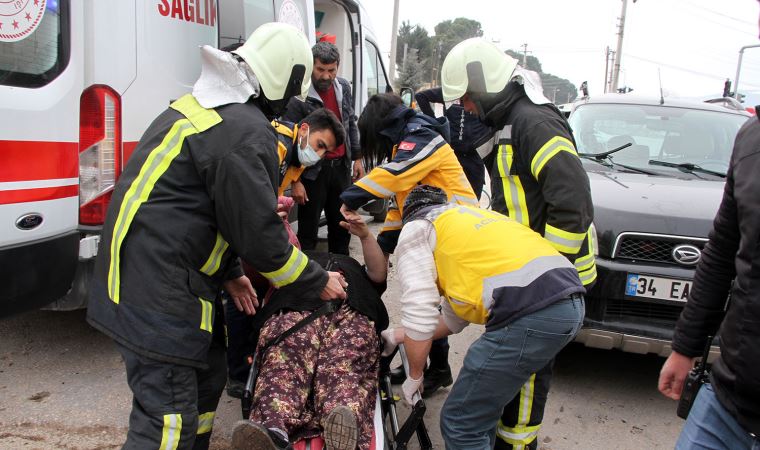 Manisa'da cenaze dönüşü kaza: Yaralanan 3 kişi ağır durumda