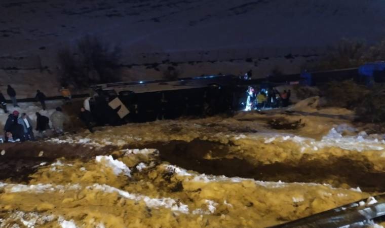 Gaziantep'te yolcu otobüsü şarampole yuvarlandı: Çok sayıda yaralı var