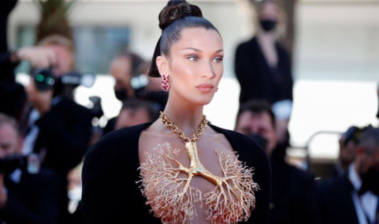 Bella Hadid: 'Ya susup ağlayacaktım ya da gidecektim'