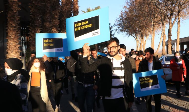 Harran Üniversitesi öğrencilerinden 'bütünleme sınavı' protestosu