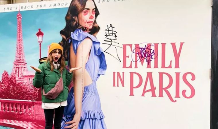 New York'ta 'Emily in Paris' dizisinin afişine saldırı