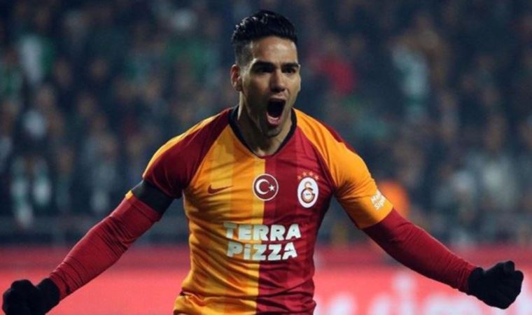 Eski Galatasaraylı Falcao, imzayı atıyor