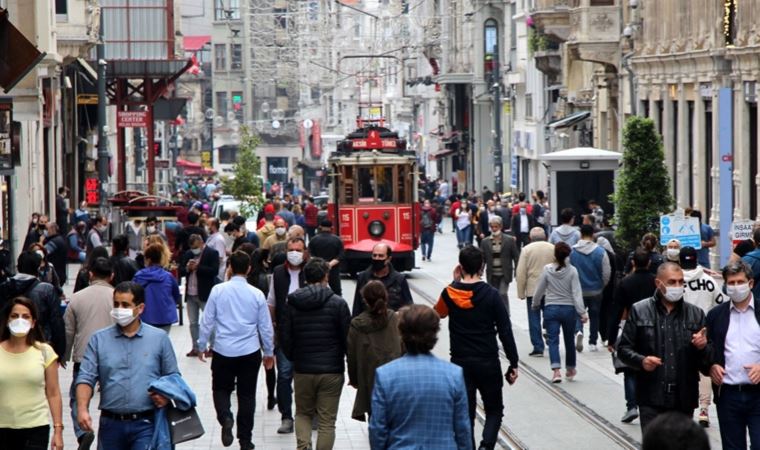 Mikrobiyologdan 'rehavet' uyarısı: 'Sürü bağışıklığı için doğru zaman değil'