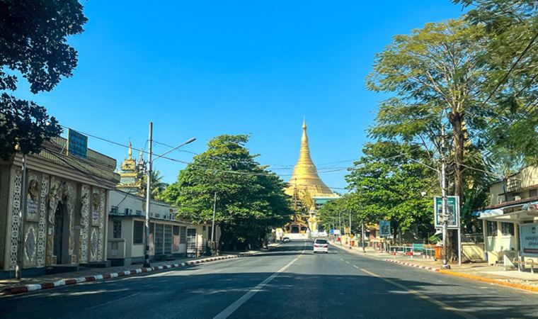 Darbeden bir yıl sonra Myanmar'da protestocular 'sessizlik eylemi' yaptı