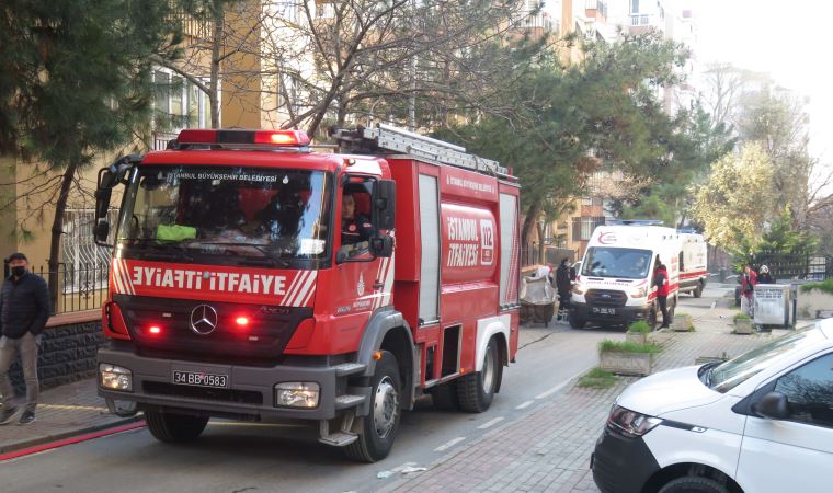 Kadıköy'deki yangında 2 kişi dumandan etkilendi