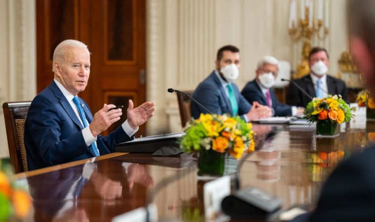 Biden, Afgan merkez bankasının dondurulmuş varlıklarını bölüştürecek