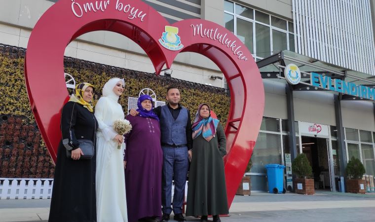 Evlendirme dairelerinde 14 Şubat yoğunluğu