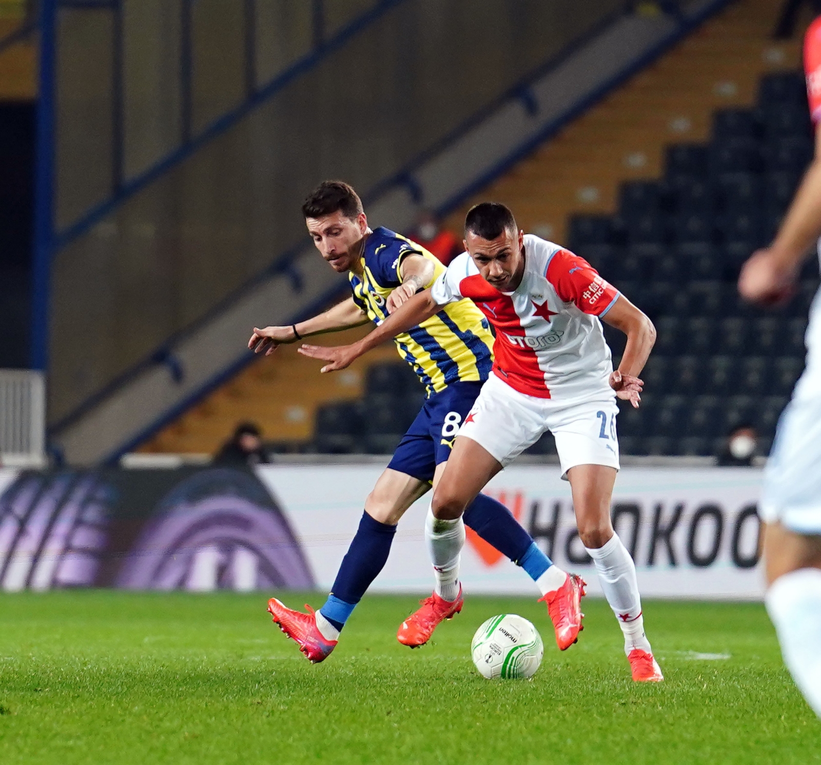 Fenerbahçe, Tur Umudunu Prag'a Bıraktı! Fenerbahçe 2-3 Slavia Prag