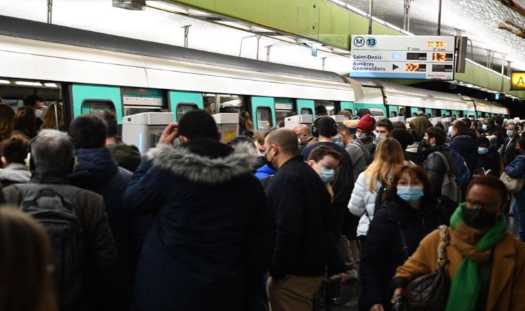 Paris'te metro çalışanlarının grevi ulaşımı aksattı