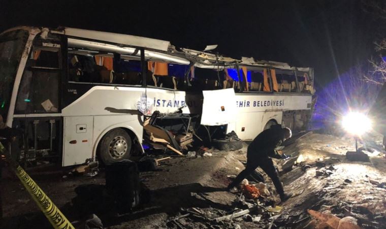 Cenaze yakınlarını taşıyan yolcu otobüsü devrildi: 2 ölü, 27 yaralı