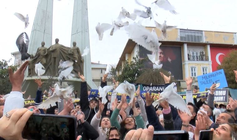 Bakırköy'de toplanan mahkum yakınları güvercin uçurdu: 'Genel af kaçınılmaz'