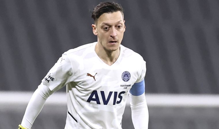 Fenerbahçe'nin Slavia Prag maçı kamp kadrosunda Mesut Özil yer almadı