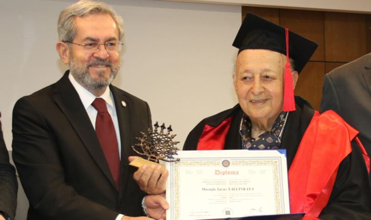 Türkiye'nin en yaşlı üniversite öğrencisi diplomasını aldı: 'Hukuk zor, bitiremezsin' dediler