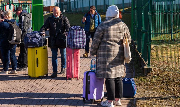 Polonya, Ukrayna'dan gelenlere karantina ve test zorunluluğunu kaldırdı