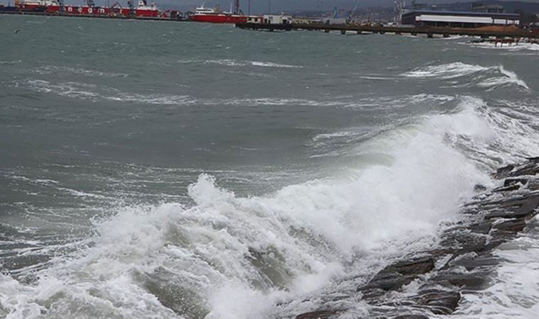 Marmara Denizi'nde ulaşıma poyraz engeli