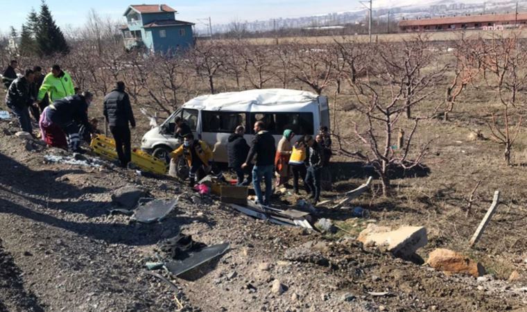 Niğde'de işçi servisi kaza yaptı: Yaralılar var