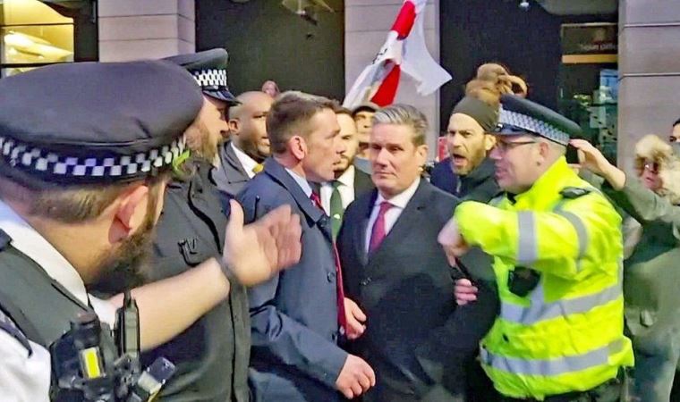 İngiltere'de İşçi Partisi lideri Starmer'a yönelik protestoda iki kişi tutuklandı