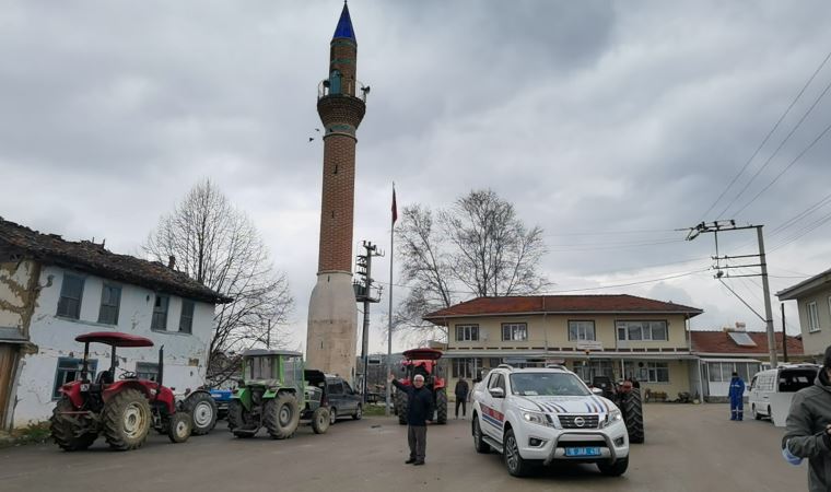 Yıkmaya kıyamadılar: Camisiz minare