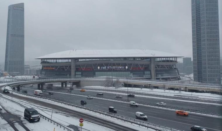 Galatasaray - Beşiktaş derbisi öncesi Nef Stadyumu maça hazırlanıyor