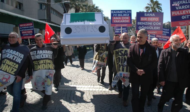 İzmir'de akaryakıt zamları 'AKP plakasıyla' protesto edildi