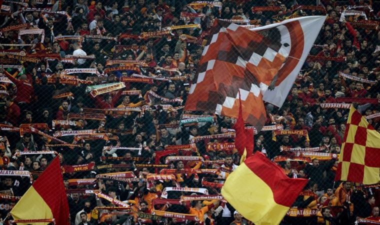 Galatasaray taraftarından Barcelona oteline sürpriz