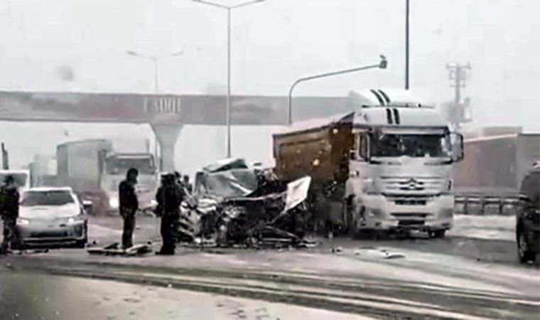 Sakarya'da kar yağışı kazayı beraberinde getirdi