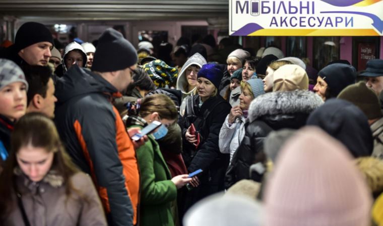 Lviv'de halk sirenlerin ardından alt geçide sığındı