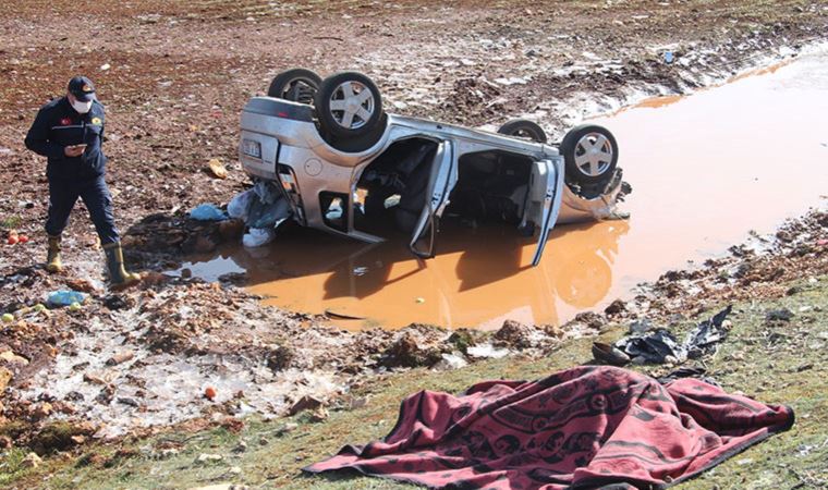 Virajı alamayan araç şarampole uçtu: 1 ölü, 4 yaralı