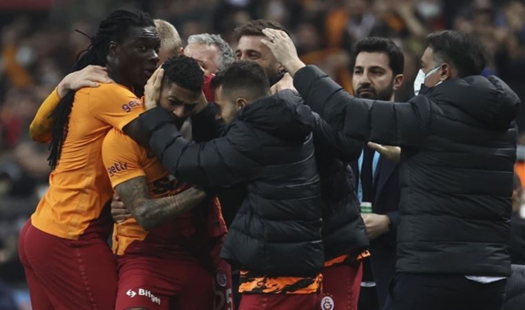 Galatasaray Kulübü'nün mali kongresinde Gomis çıkışı