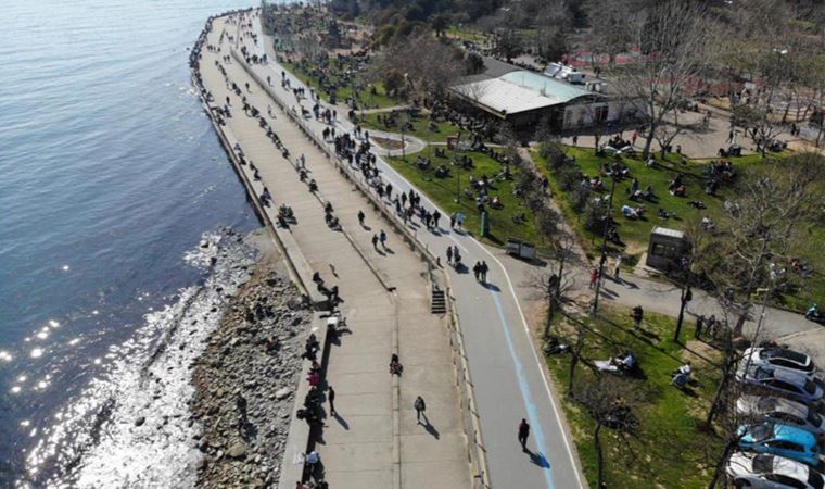 İstanbul'da hava sıcaklıklarının artmasıyla yurttaşlar sahile akın etti