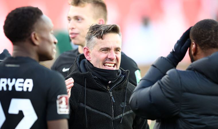 Kanada'yı çalıştıran John Herdman, Dünya Kupası'na katılan ilk teknik direktör oldu