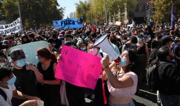 Şili'de öğrenci protestoları okulları kapattırdı