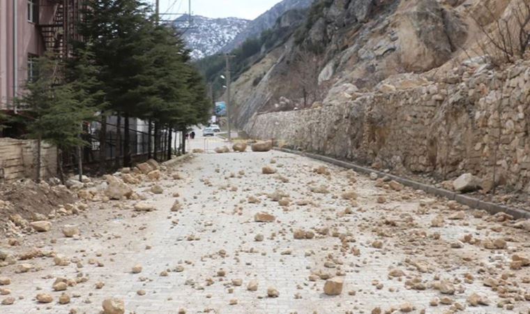 Isparta'nın Eğirdir ilçesinde heyelan nedeniyle 64 daire tahliye edildi