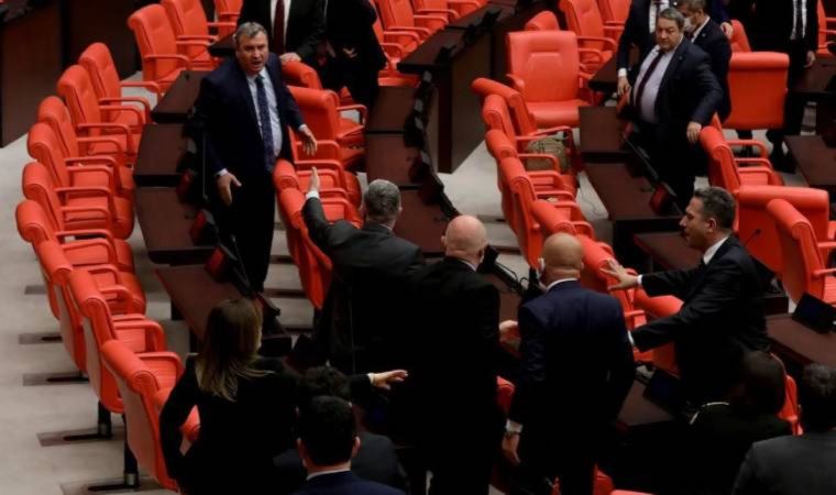 MHP Genel Başkan Yardımcısını sadece 3 AKP'li dinledi