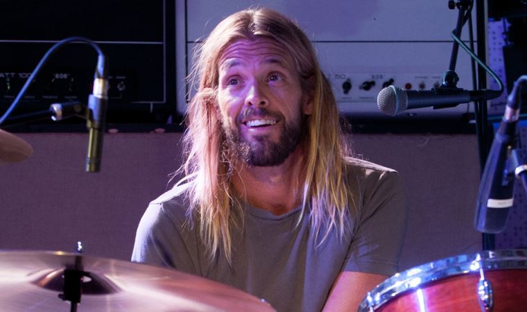 Foo Fighters davulcuları, Taylor Hawkins’in ölümünün ardından turnelerini iptal etti