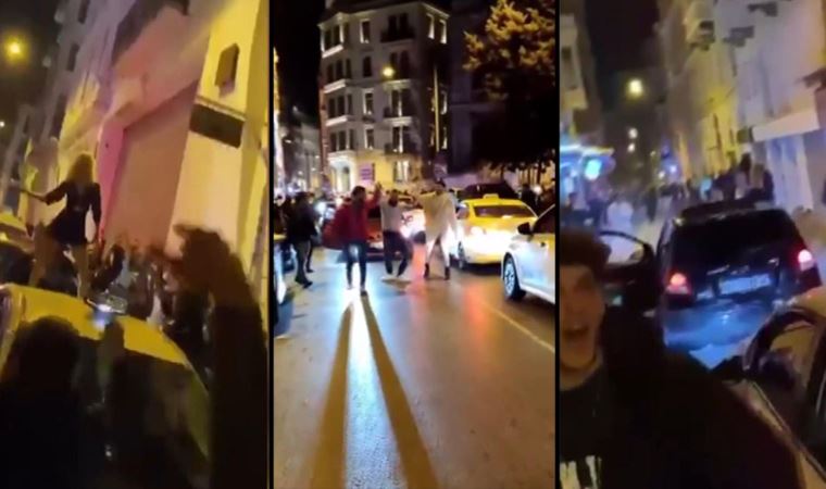 Taksim'de yolu trafiğe kapatıp dans ettiler